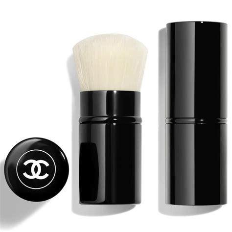 pince à cheveux chanel|les pinceaux de chanel powder.